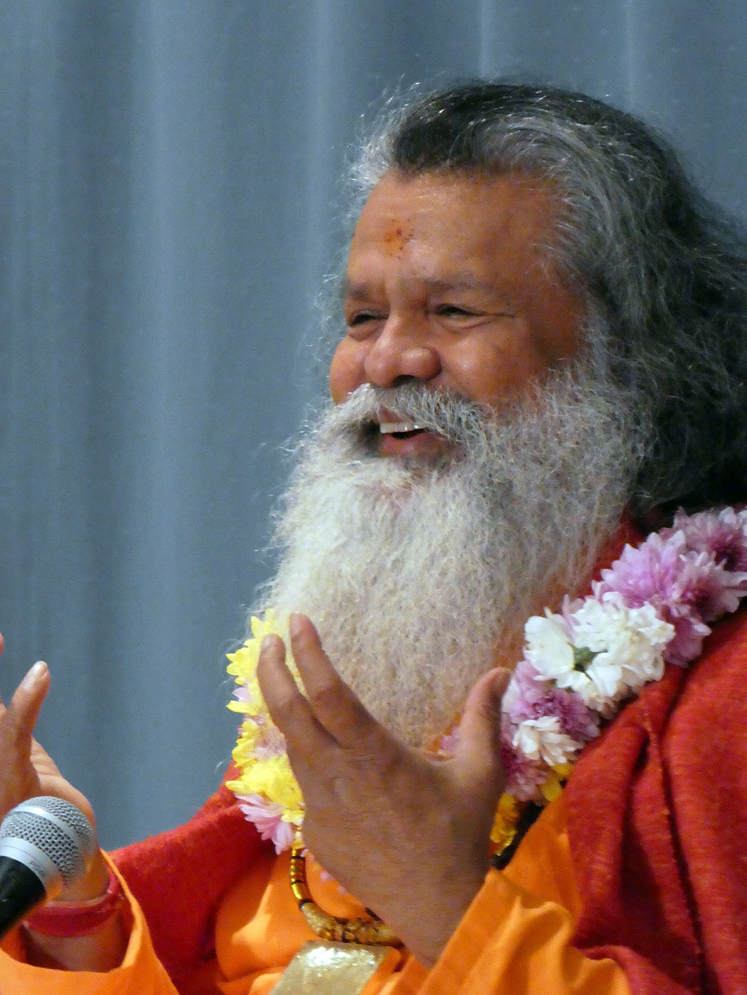 Vishwaguruji brings the Divine Light to Melbourne