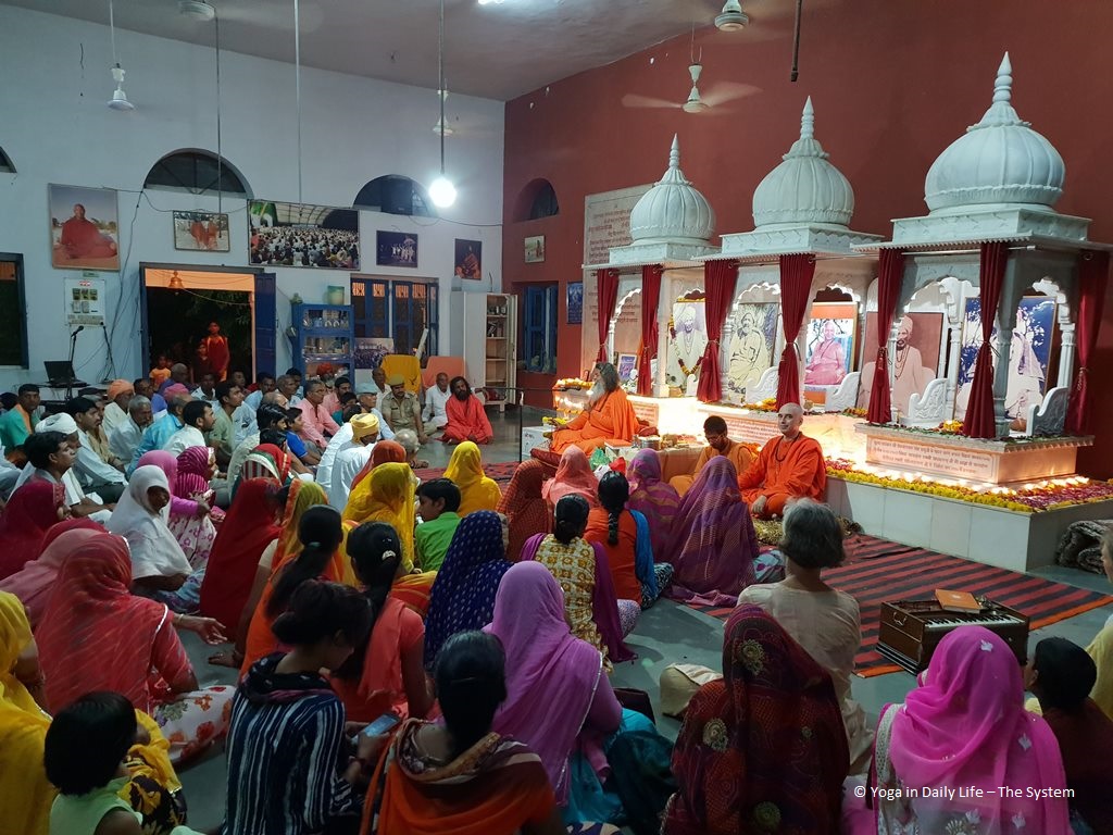 Vishwaguruji's satsangs and lectures in Jaipur and Kailash