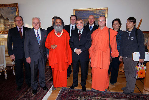 H. E. Stjepan Mesic, President of the Republic of Croatia met H. H. Vishwaguru Mahamandaleshwar Paramhans Swami Maheshwarananda 